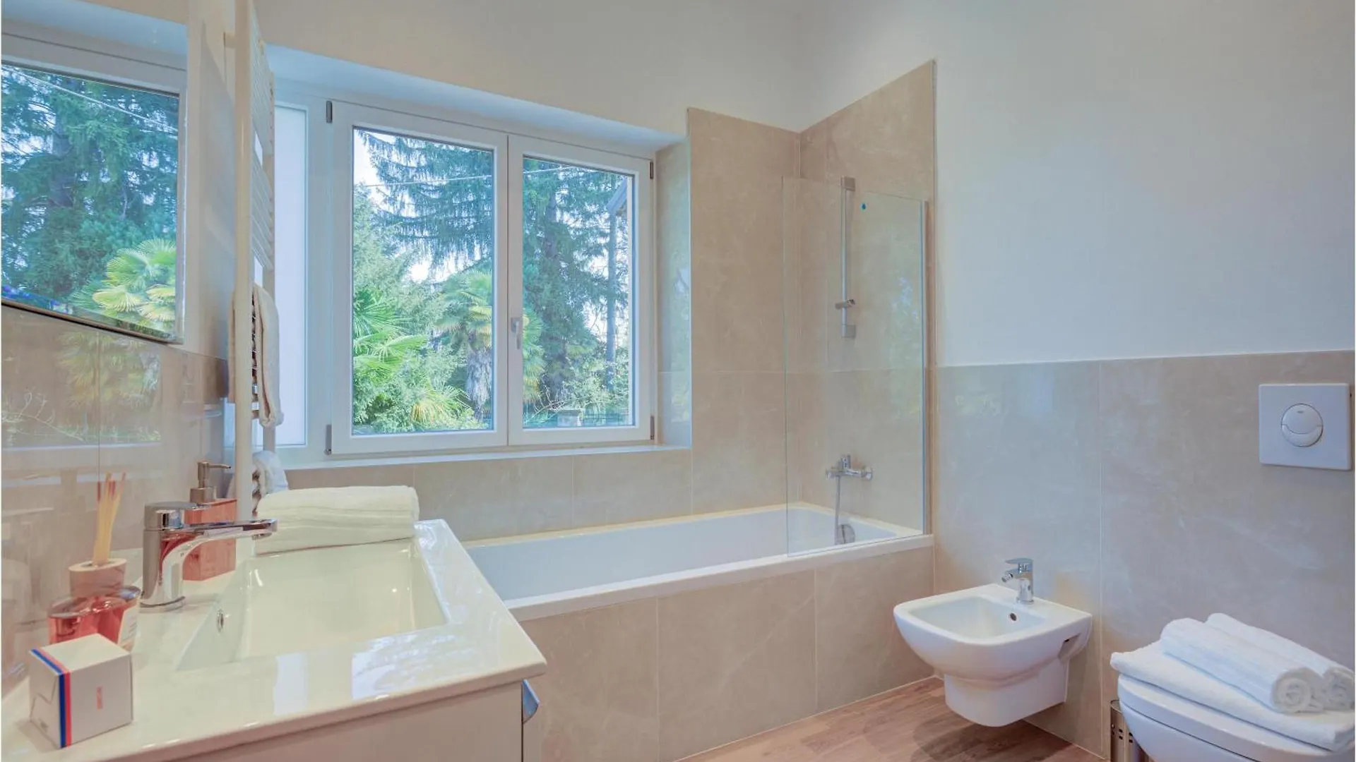 Villa Giulia Porto Valtravaglia 0*,